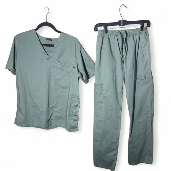 Green Scrub Set - Picture 2 of 4